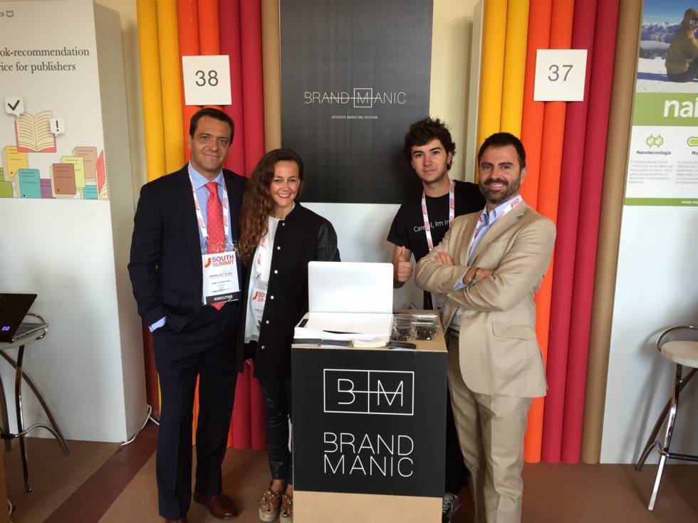 Parte del equipo de BrandManic, en el booth.